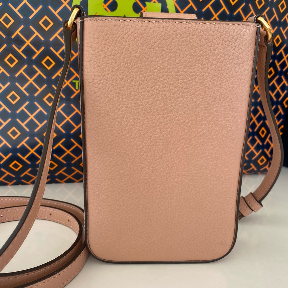🌸🔥NEW🔥Tory Burch Britten Phone Crossbody bag/shoulder bag/leather - Picture 4 of 9